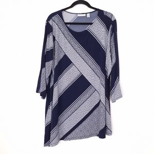 Susan Graver Liquid Knit 3/4 sleeve top asymmetrical geometric print navy white